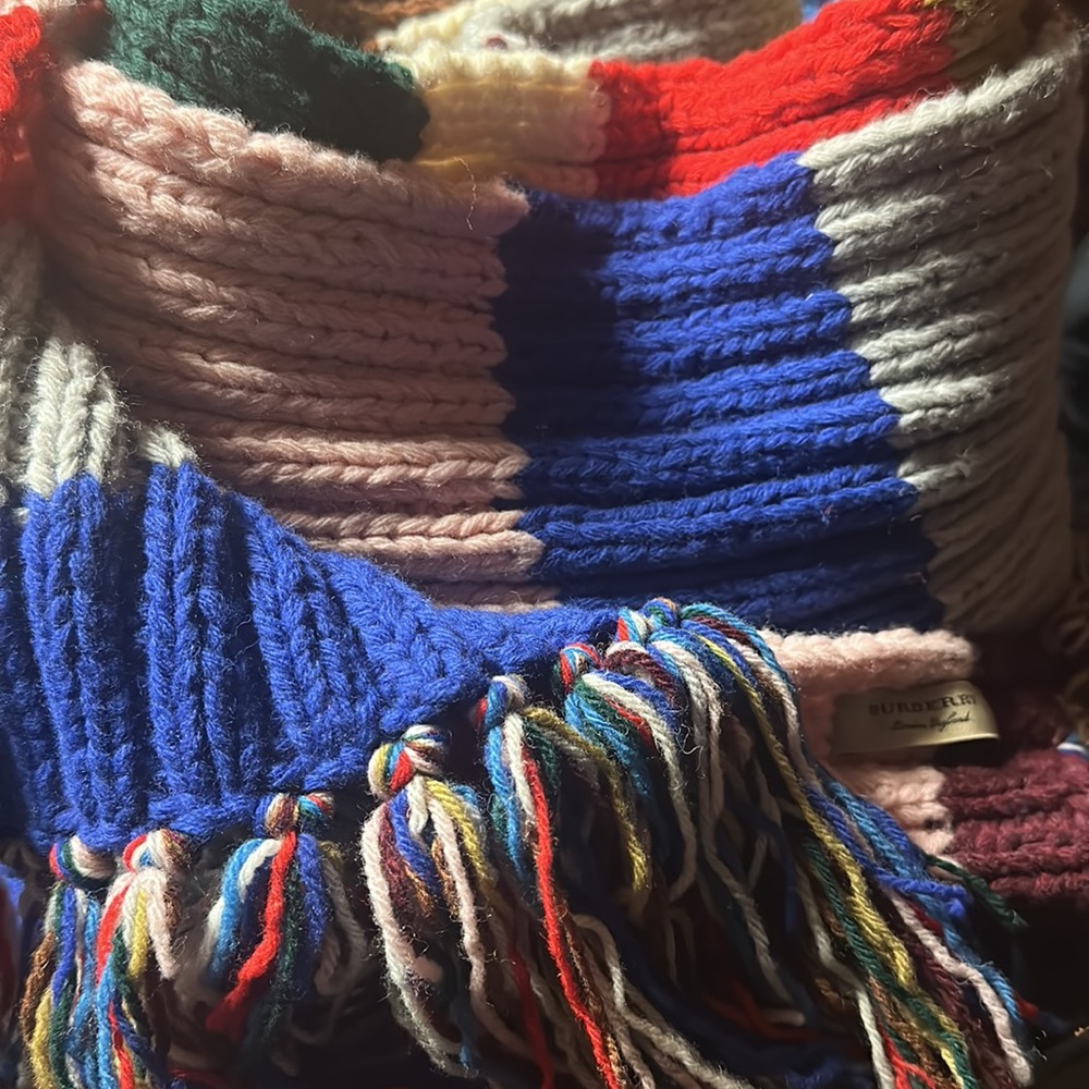 Burberry scarf - Picture 6 of 9